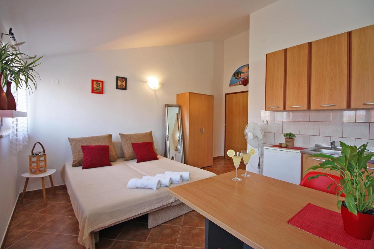 Brijunisol - 3 Apartments Top Position Near The Beautiful Beach Fažana Exterior foto