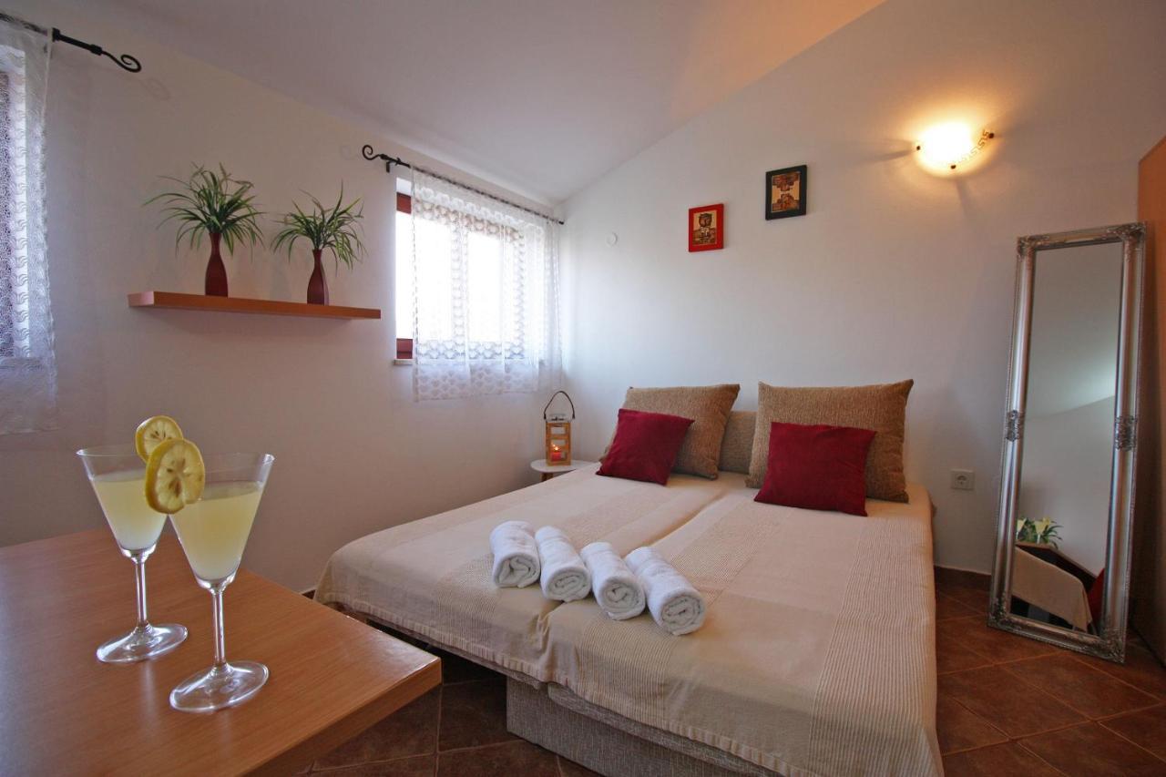 Brijunisol - 3 Apartments Top Position Near The Beautiful Beach Fažana Exterior foto