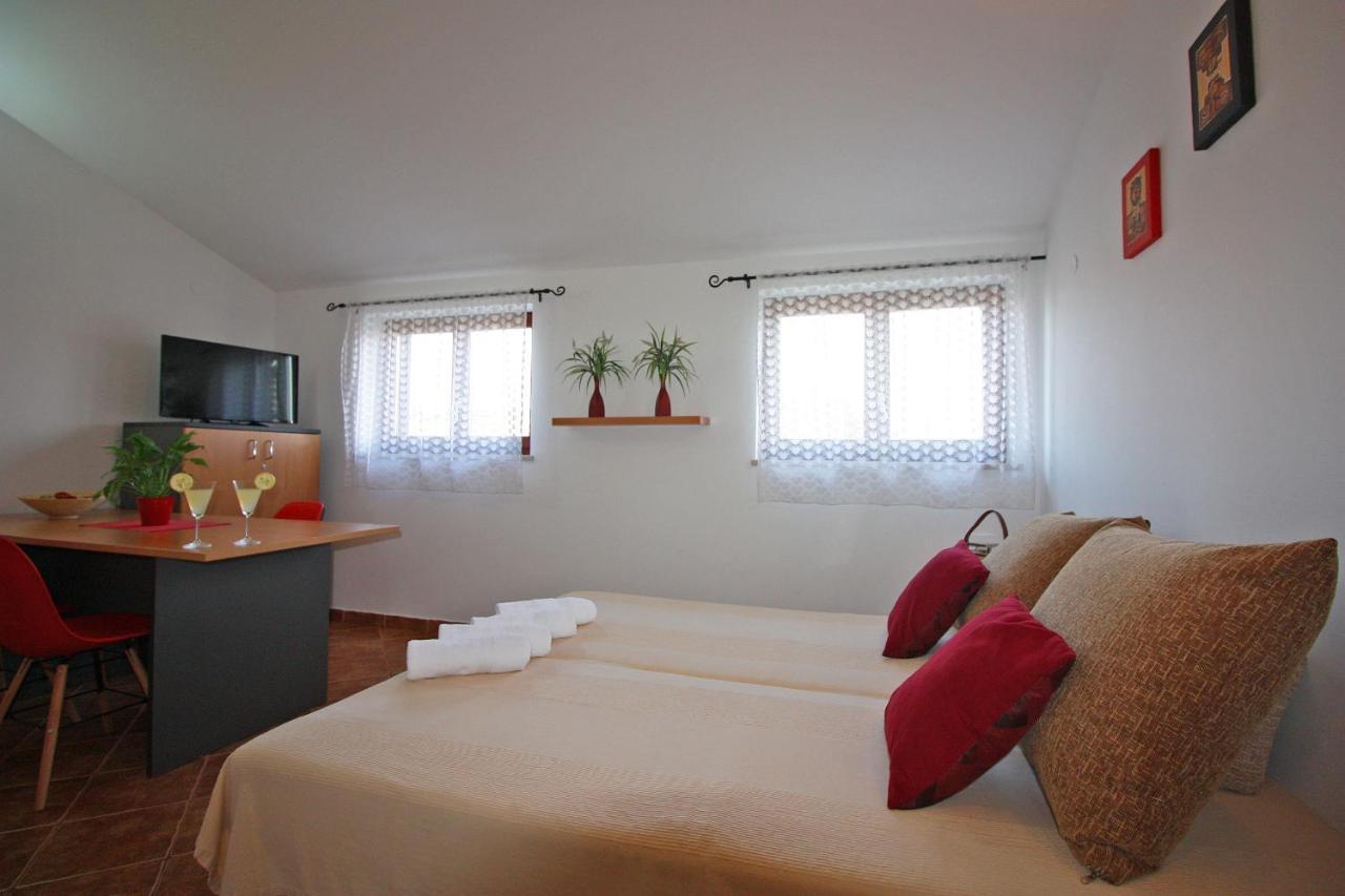 Brijunisol - 3 Apartments Top Position Near The Beautiful Beach Fažana Exterior foto